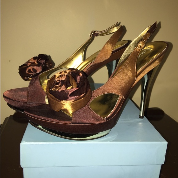 👠MARCIANO SATIN PMIRIS HEELS W/ROSE Sz 9 in BOX👠 - Picture 7 of 8